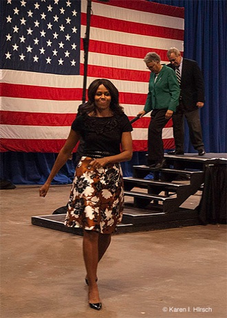 Michelle Obama struts from platform at Pat Quinn Rally in Chicago
